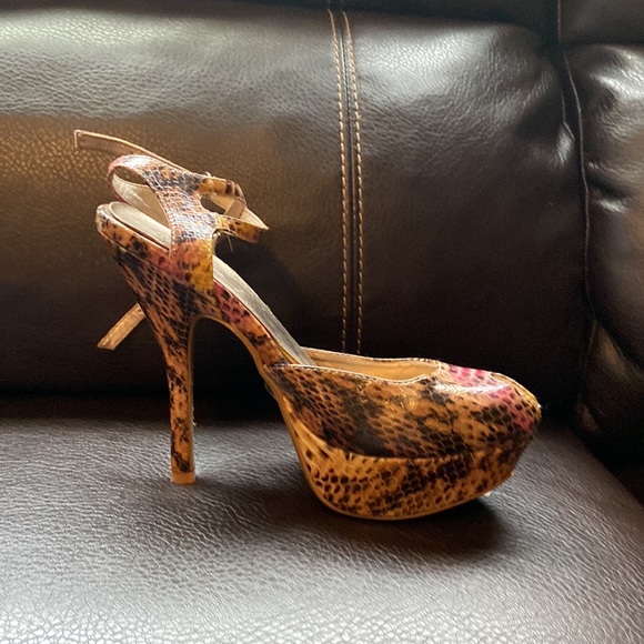 Women high heel worn 3-5 times - Picture 2 of 2